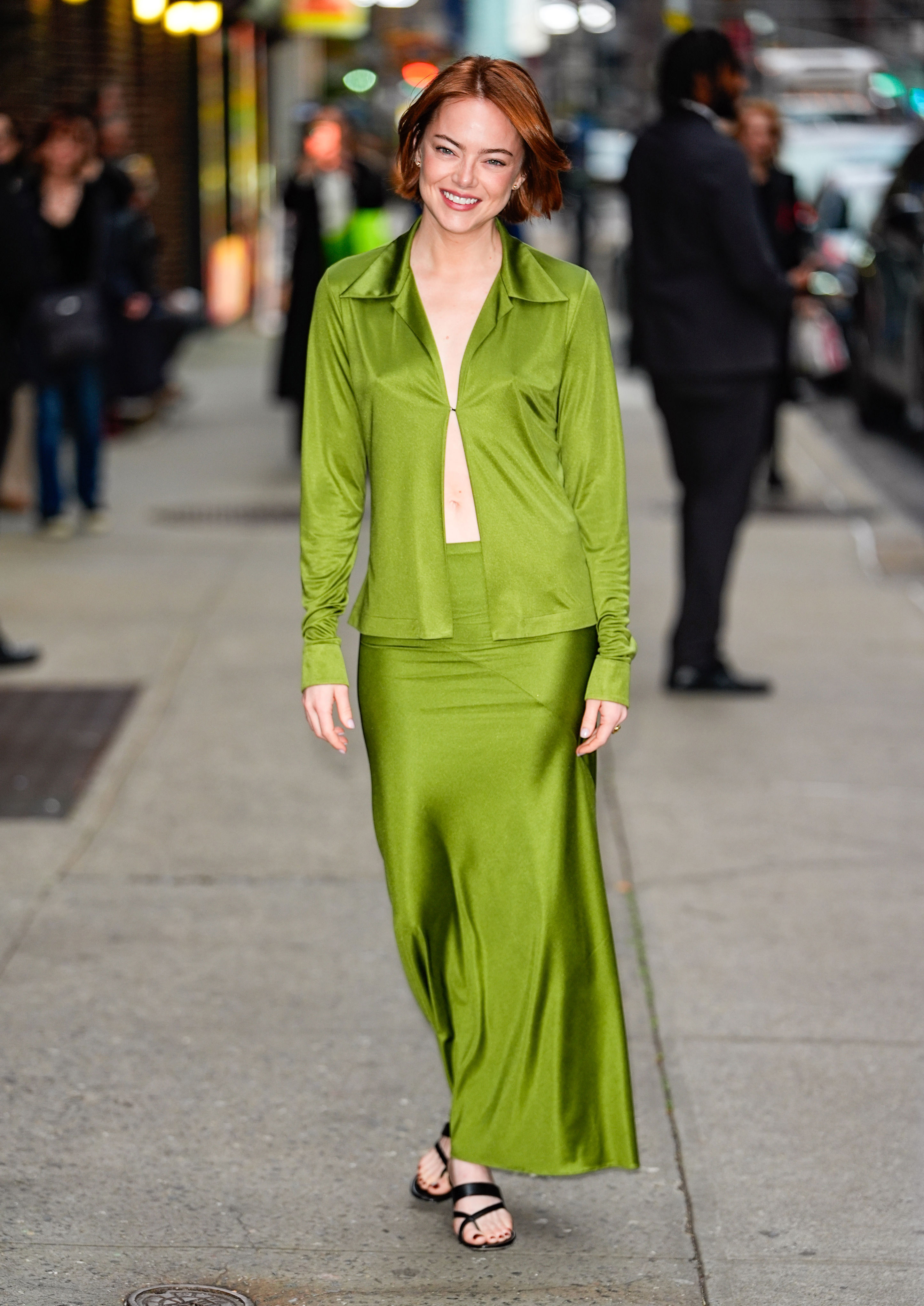 gwyneth paltrow great expectations green dress Name that movie. Emma Stone paid sartorial tribute to Gwyneth Paltrow in  the 1998 film 'Great Expectations' wearing the iconic green top and skirt  from Donna Karan's spring 1996 collection while doing