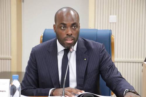 Le ministre Mark Alexandre Doumba devant les députés