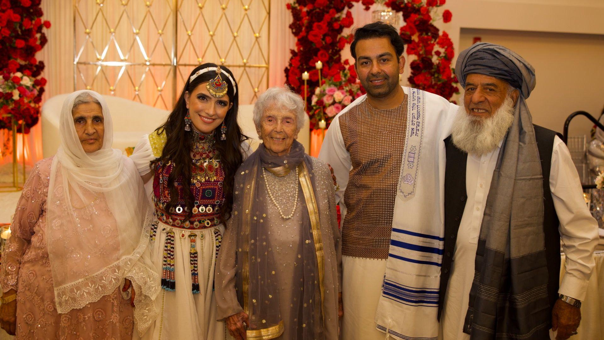 Cinta di balik tahanan Taliban – Kisah pernikahan pria Muslim dan perempuan Yahudi 8 AA1P4MSo