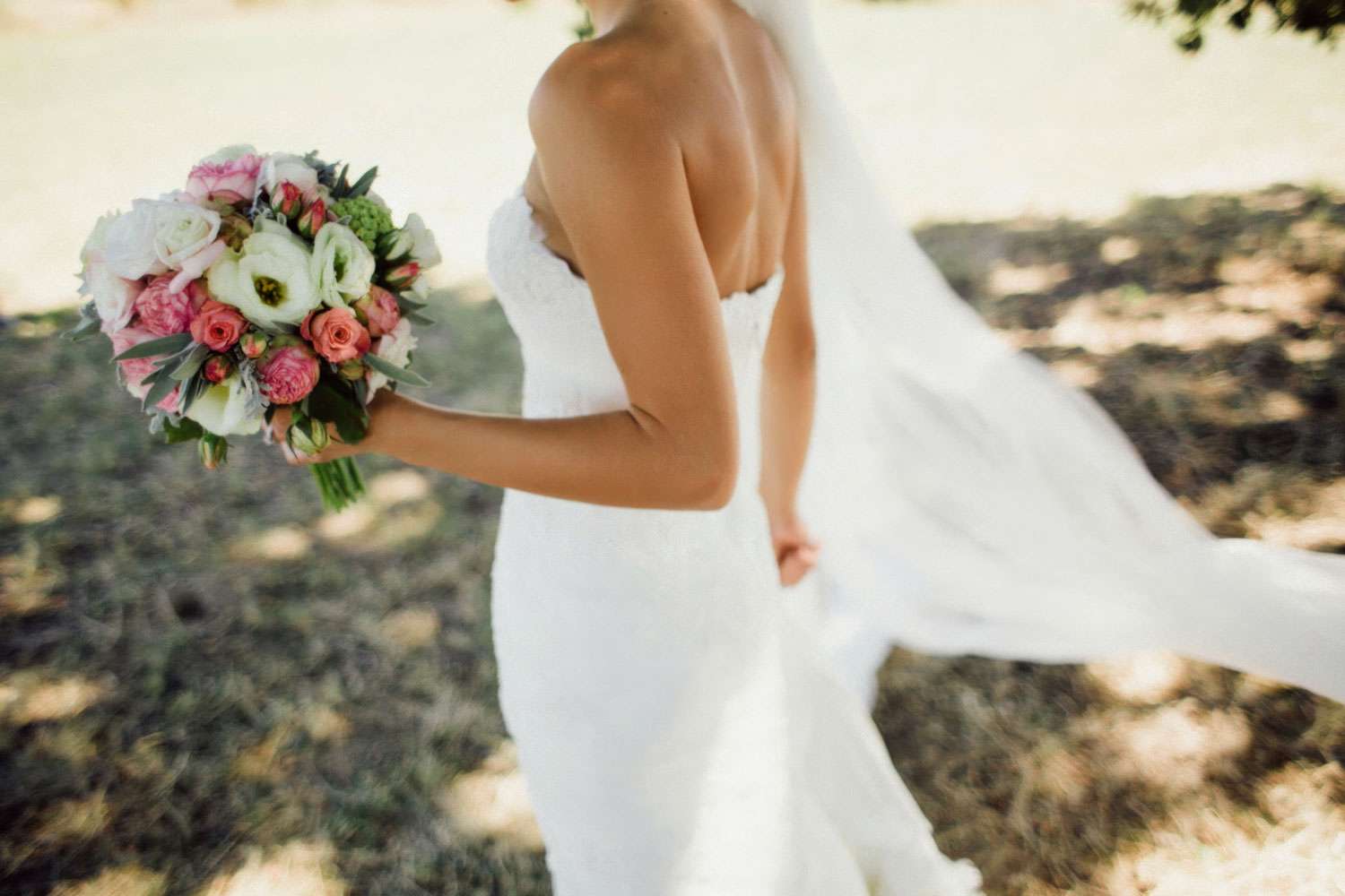 Guests 'Gasp' as Groom's SisterinLaw Arrives to Ceremony in Her Own