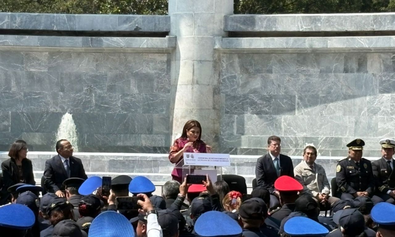 Clara Brugada entrega reconocimientos a policías de la Secretaría de ...