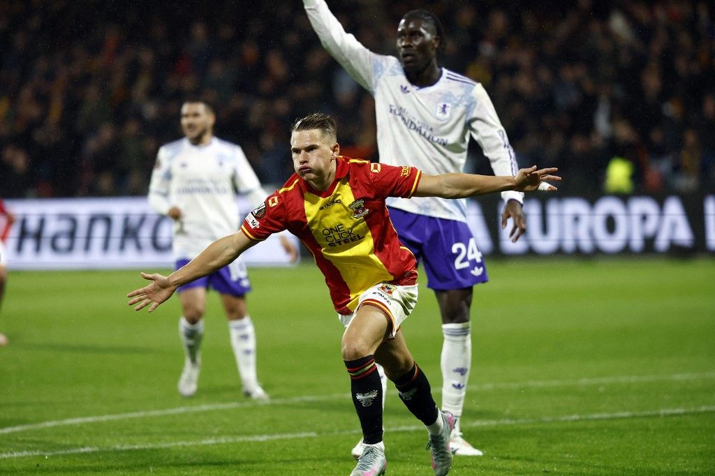 Aston Villa Kalah, Gaji Martinez Cukup Bayar Dean James Selama 60 Tahun