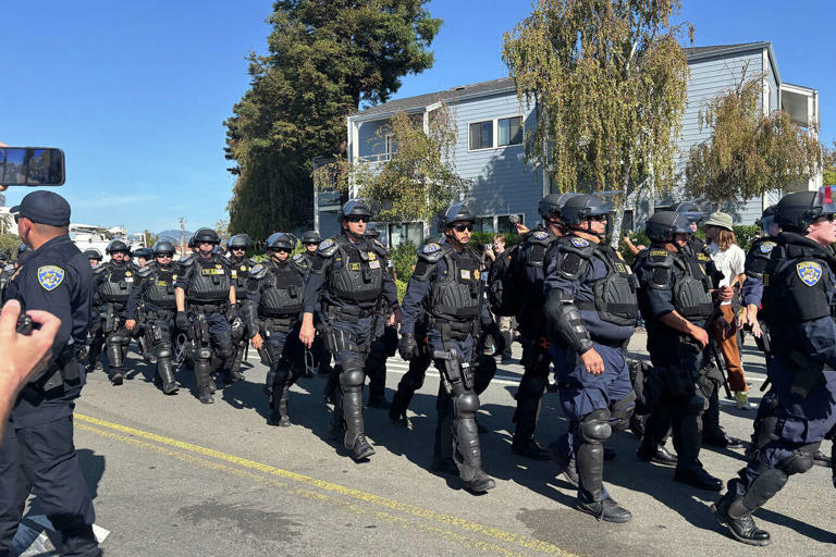 Injuries reported as protesters, federal agents clash in SF Bay Area