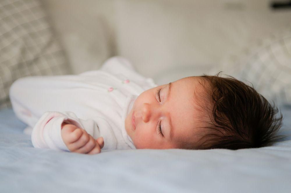 Pola Tidur Ideal Bayi 0–12 Bulan untuk Tumbuh Kembang Sehat