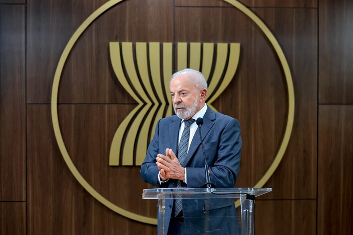 O presidente do Brasil, Luiz Inácio Lula da Silva, conversa com a imprensa, na Secretaria-Geral da Associação das Nações do Sudeste Asiático (ASEAN), em Jacarta, na Indonésia Foto: Ricardo Stuckert/Presidência da República