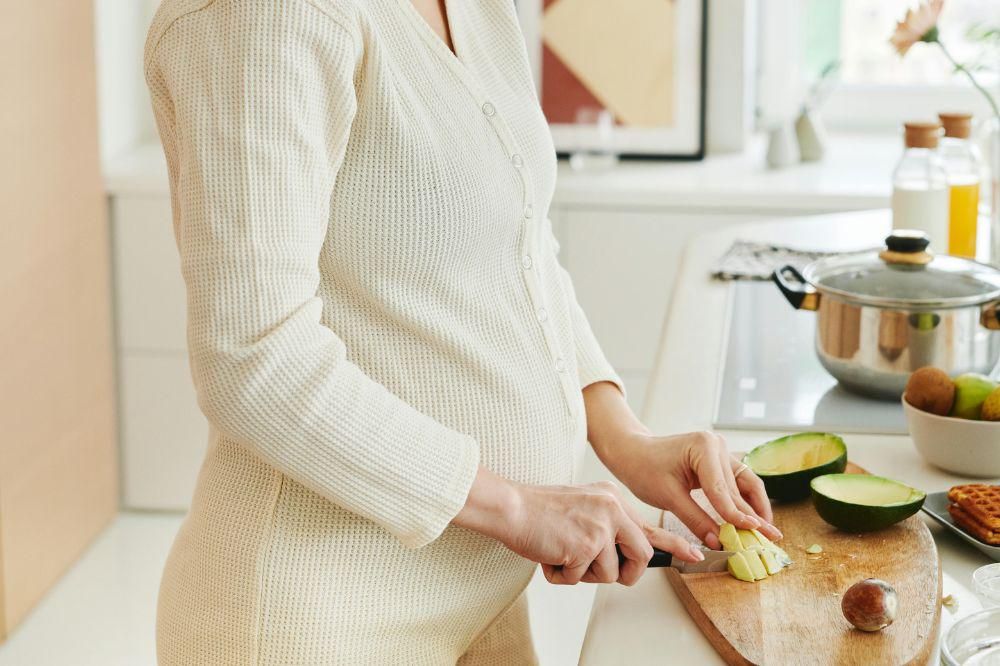 Benarkah Makan Buah Saat Hamil Bikin Anak Cerdas?