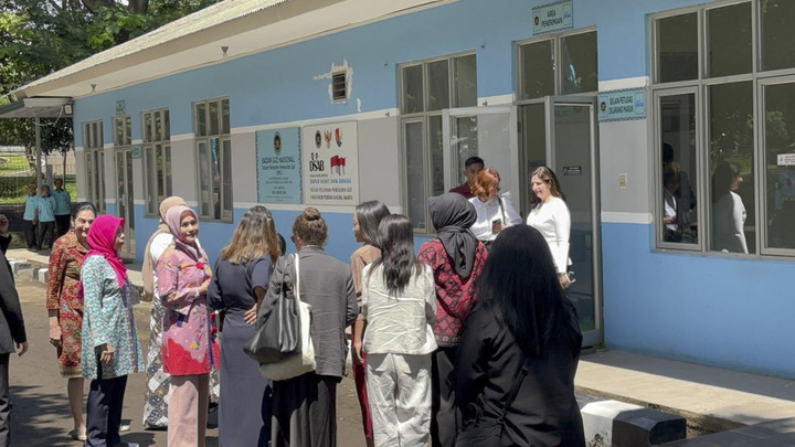 Ibu Negara Brasil Berkunjung ke Dapur MBG di Halim