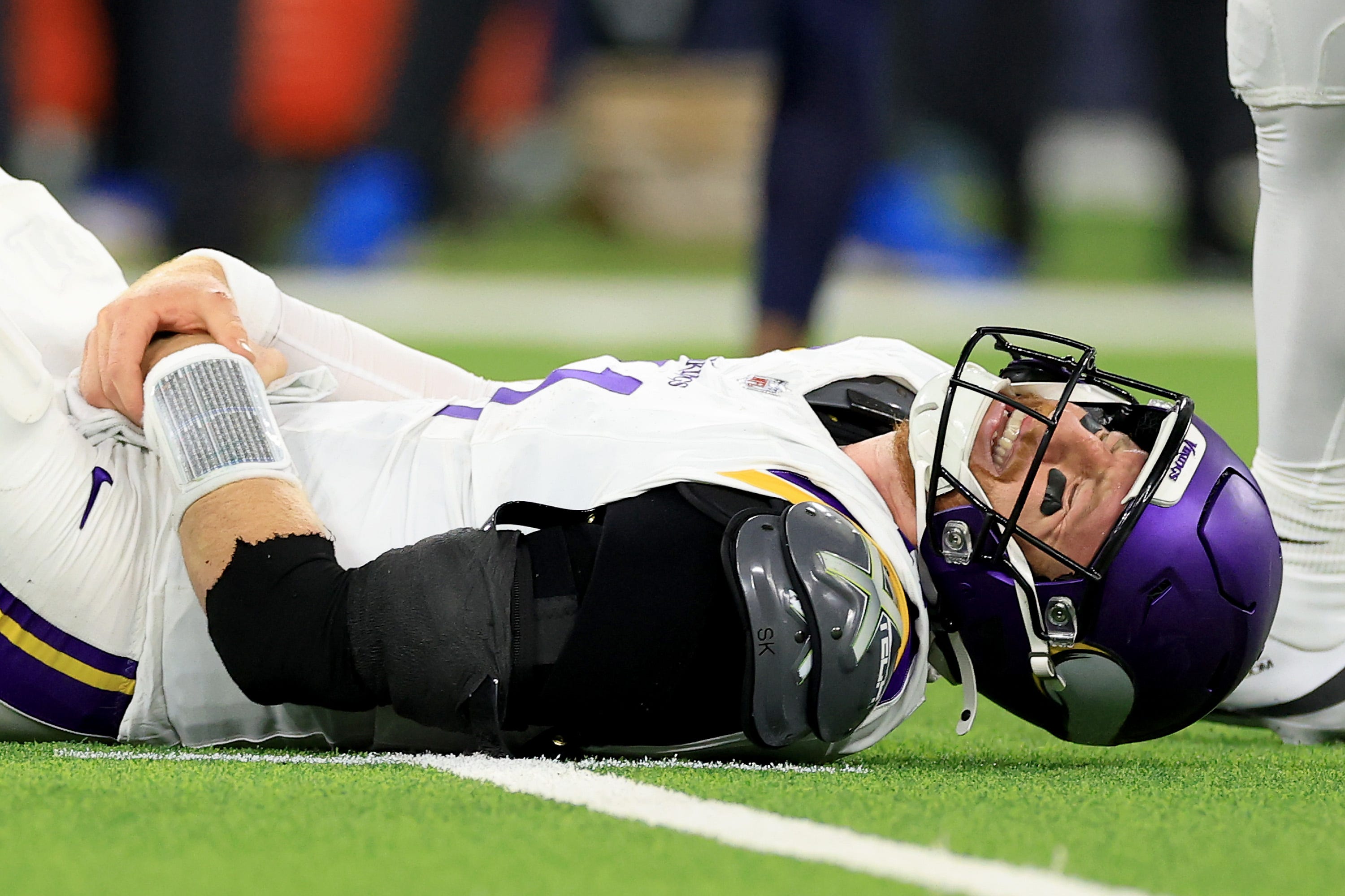 Vikings Carson Wentz to undergo season-ending shoulder surgery