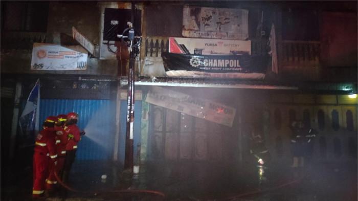 Empat Berita Terpopuler Padang: Satu Tewas dalam Kebakaran Ruko Oli, Tiga Pelaku Pencurian BBM Ditan