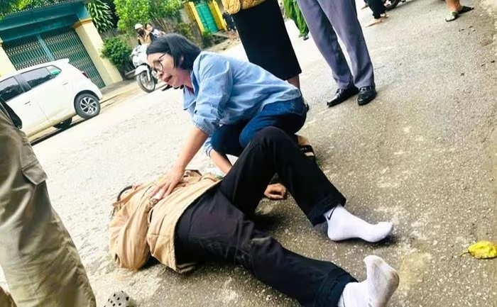 Nữ giám đốc bệnh viện hỗ trợ cứu người bị tai nạn giữa đường