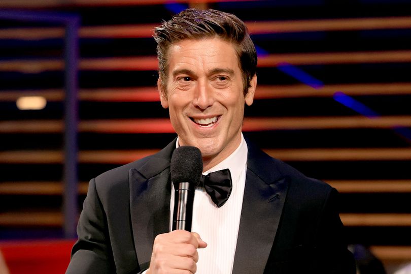 David Muir swaps the newsroom for the stage and fans are annoyed they(01)