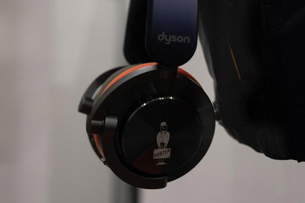 ヘッドホン Dyson PORTER headphones and shoulder bag ダイソン×PORTERのコラボアイテム】銀座で独占先行公開
