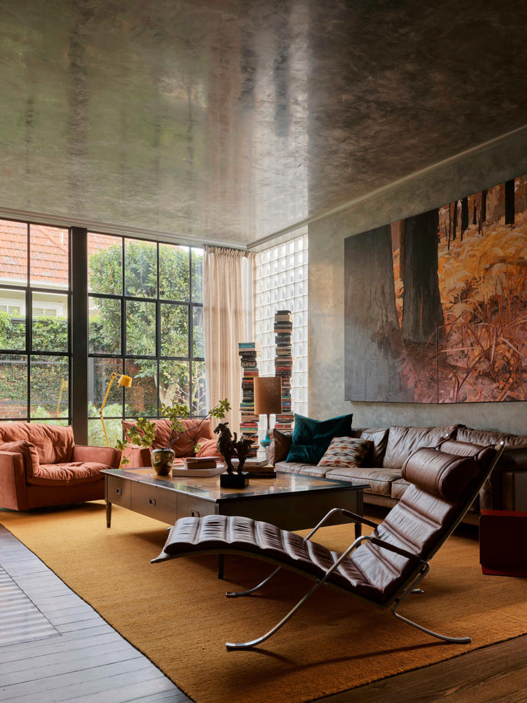 Glass Block Structures Allow This 1930s Melbourne House to Be Bathed in