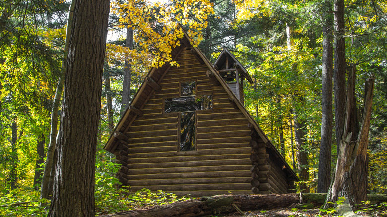 Michigan's 'Most Colorful River Town' Is A Dreamy Year-Round ...