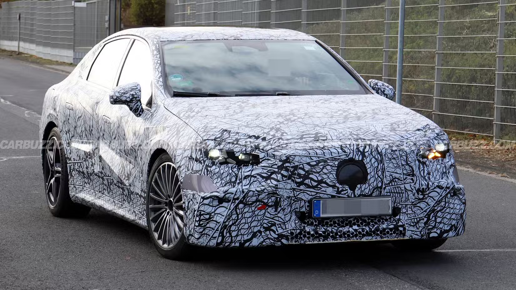 La nuova Mercedes Classe C elettrica si prepara a sfidare la BMW i3 ...