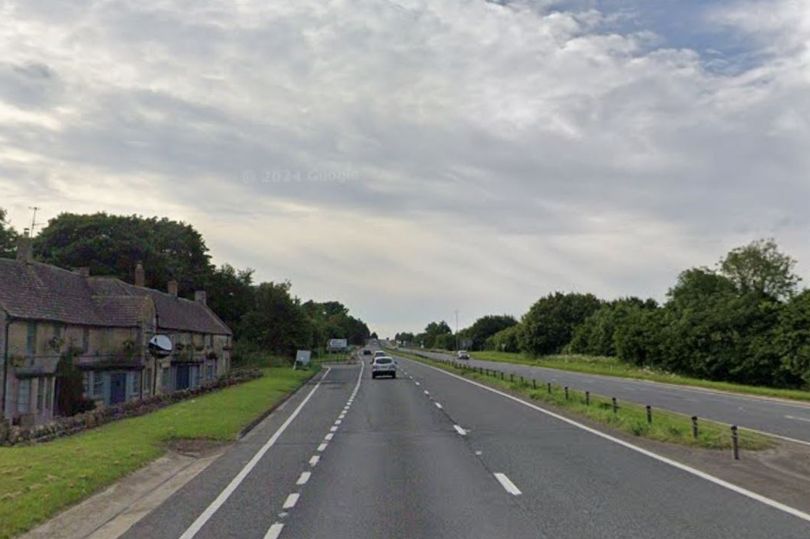 Range Rover drives into oncoming traffic on wrong side of major A-road