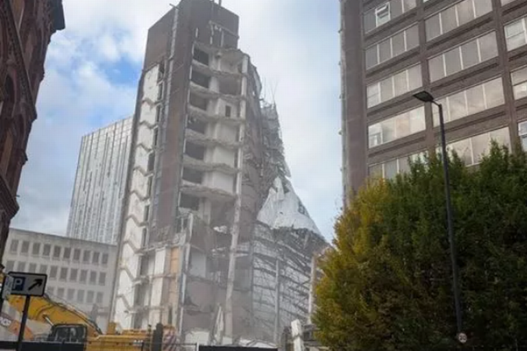 Huge building collapses in UK city centre as 500 evacuated in what felt ...