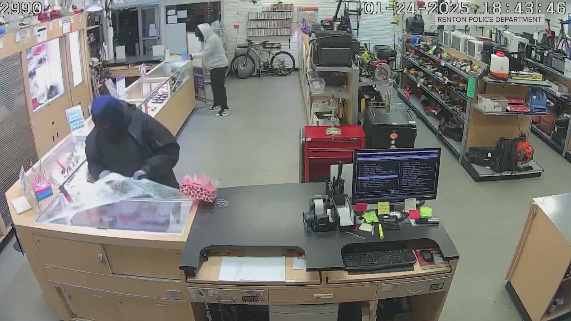 Man charged in pawn shop robberies