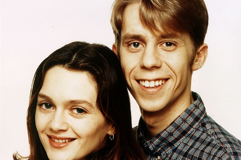 Nicholas Cochrane as Andy McDonald Eve Steele as Anne Malone smiling