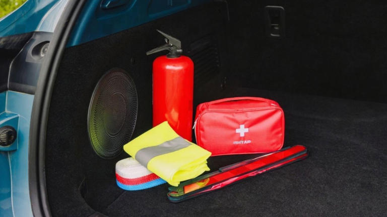 10 things you should always keep in your trunk if you hate surprise ...
