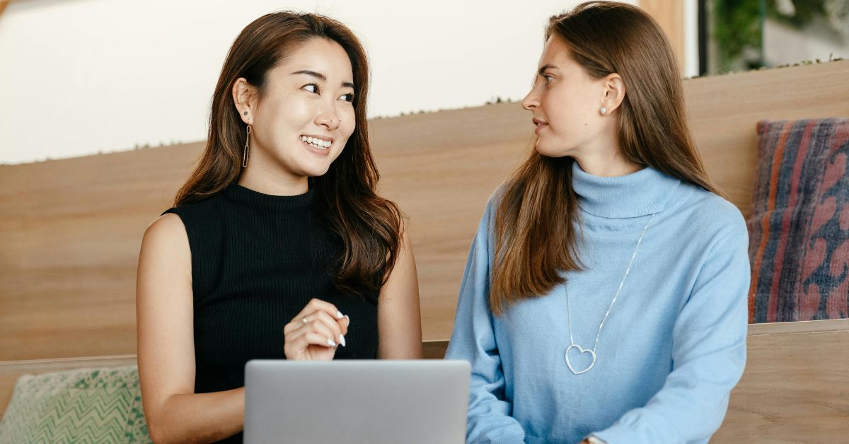 10 Subtle Social Cues That Should Raise Red Flags