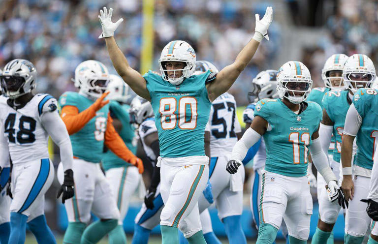 It will be Conner, Dulcich for Dolphins. Waddle injury news