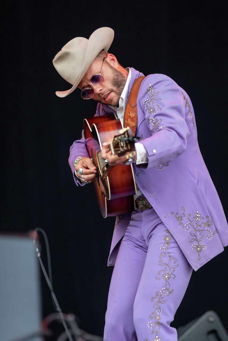 Texas country music singer debuts new documentary at Austin Film Fest