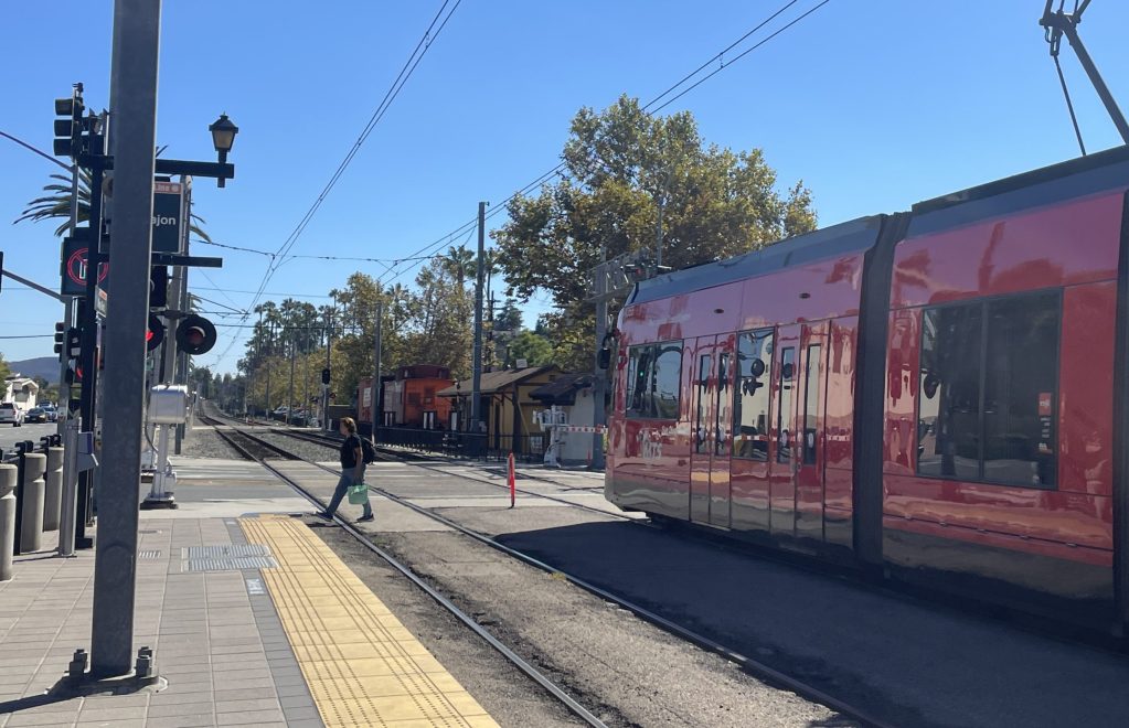 La Mesa hosts Friday pop-up for residents on trolley track project