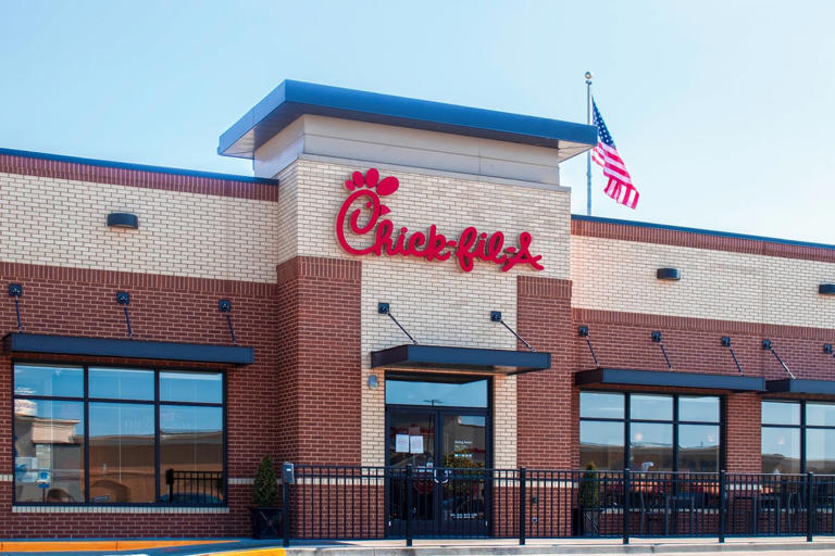 Chick-fil-A fans sound off after chain adds vending machine to hospital ...