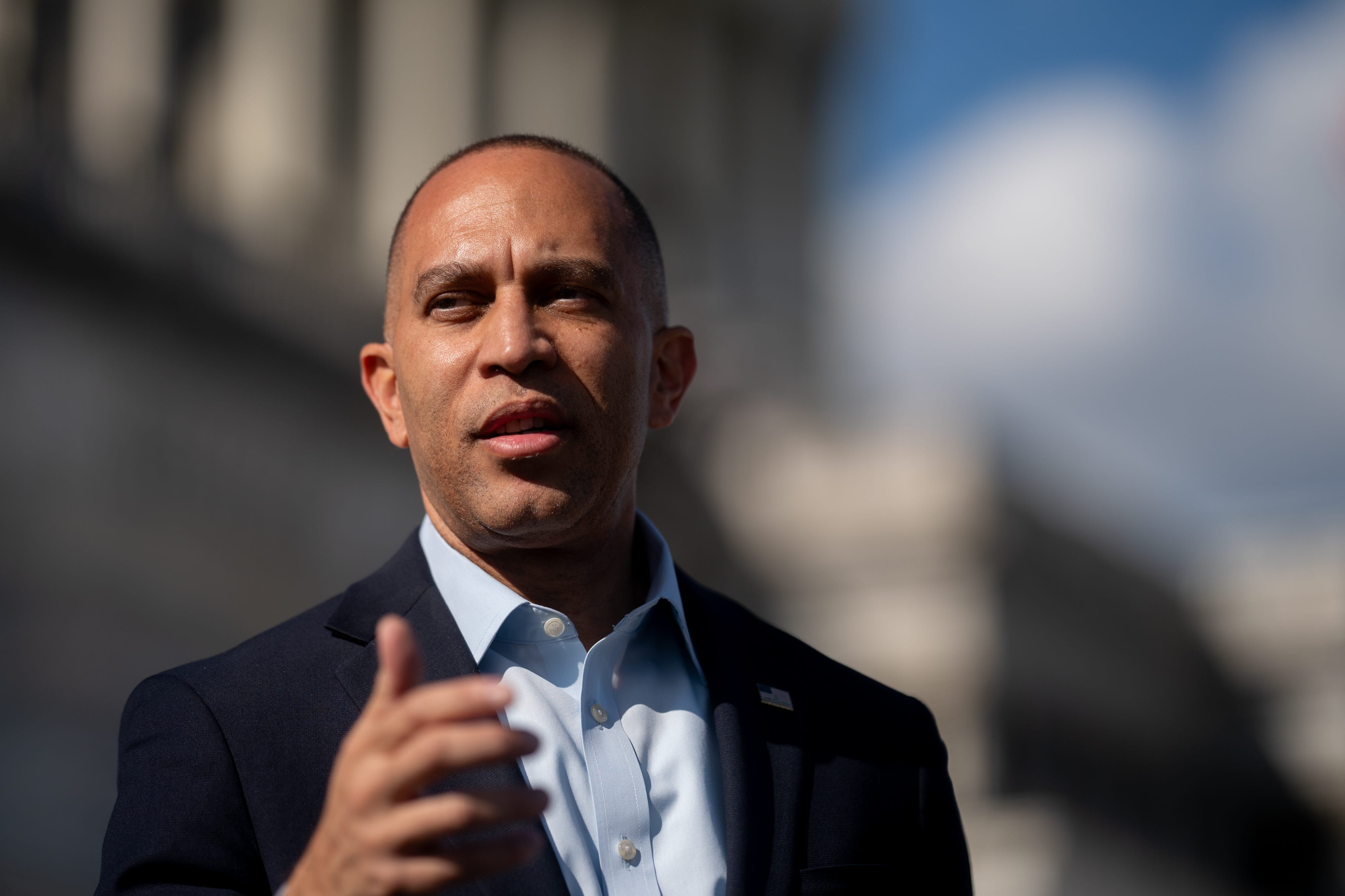 Mamdani receives long-awaited Jeffries endorsement for NYC mayor