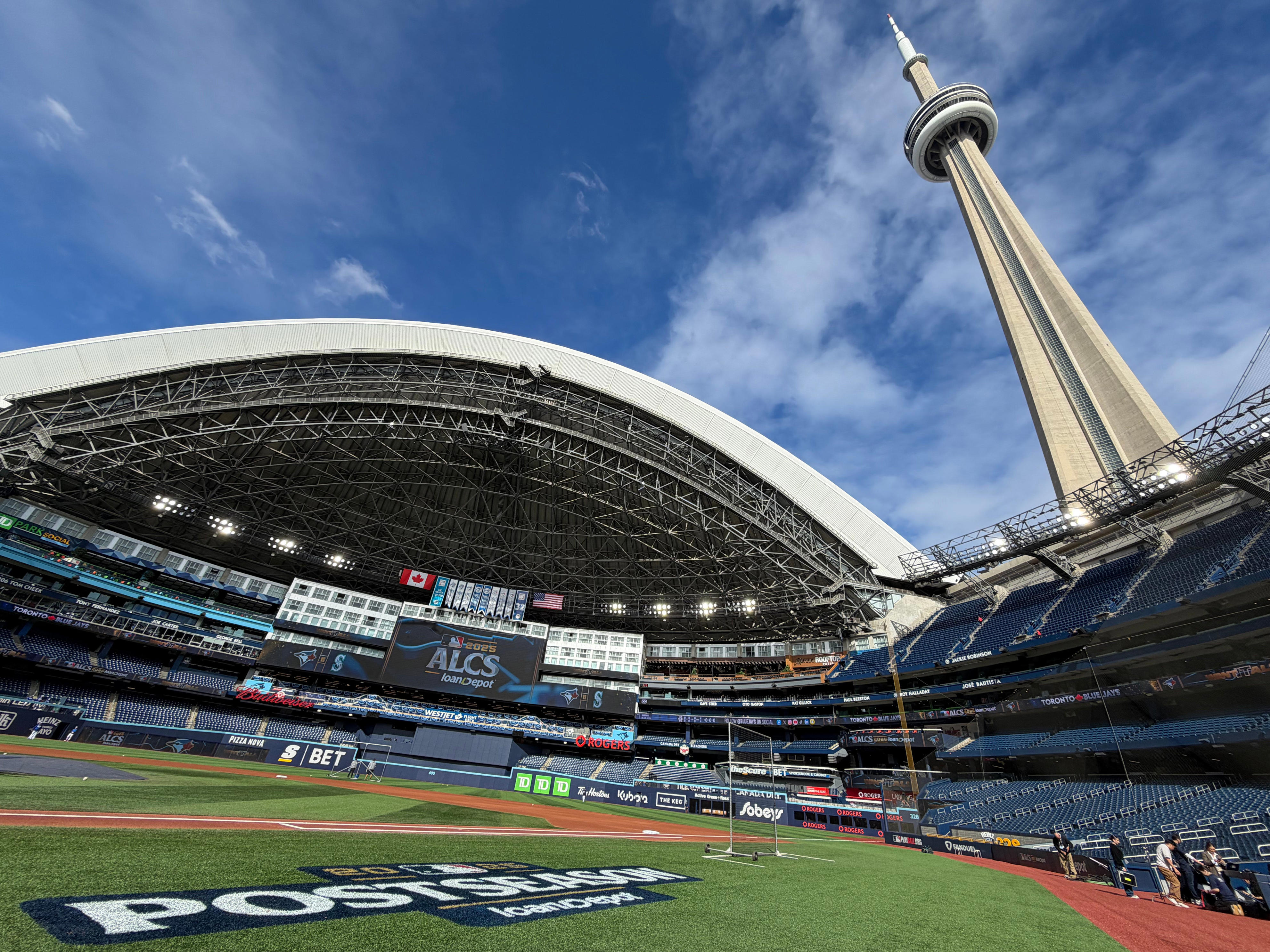 Rogers Centre hotel: What to know about Blue Jays stadium rooms