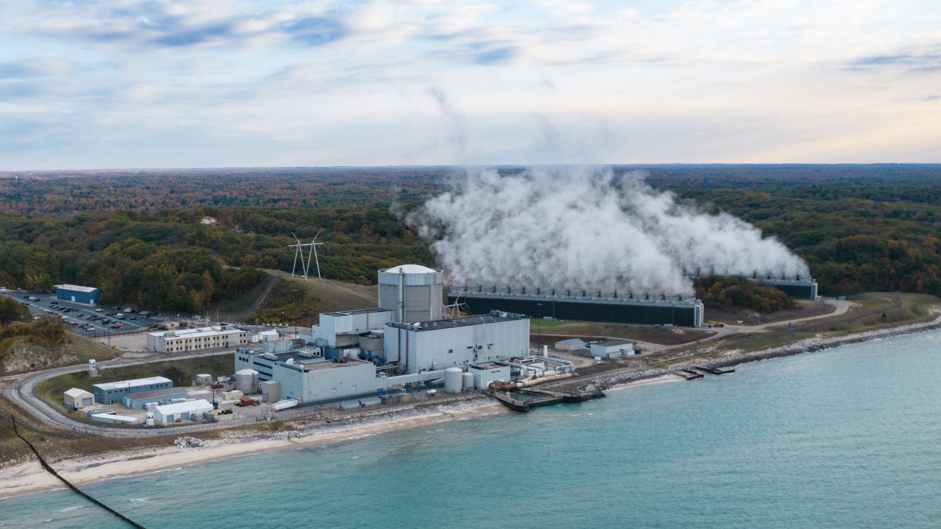 Worker falls into US nuclear plant’s reactor cavity, ingests critical ...