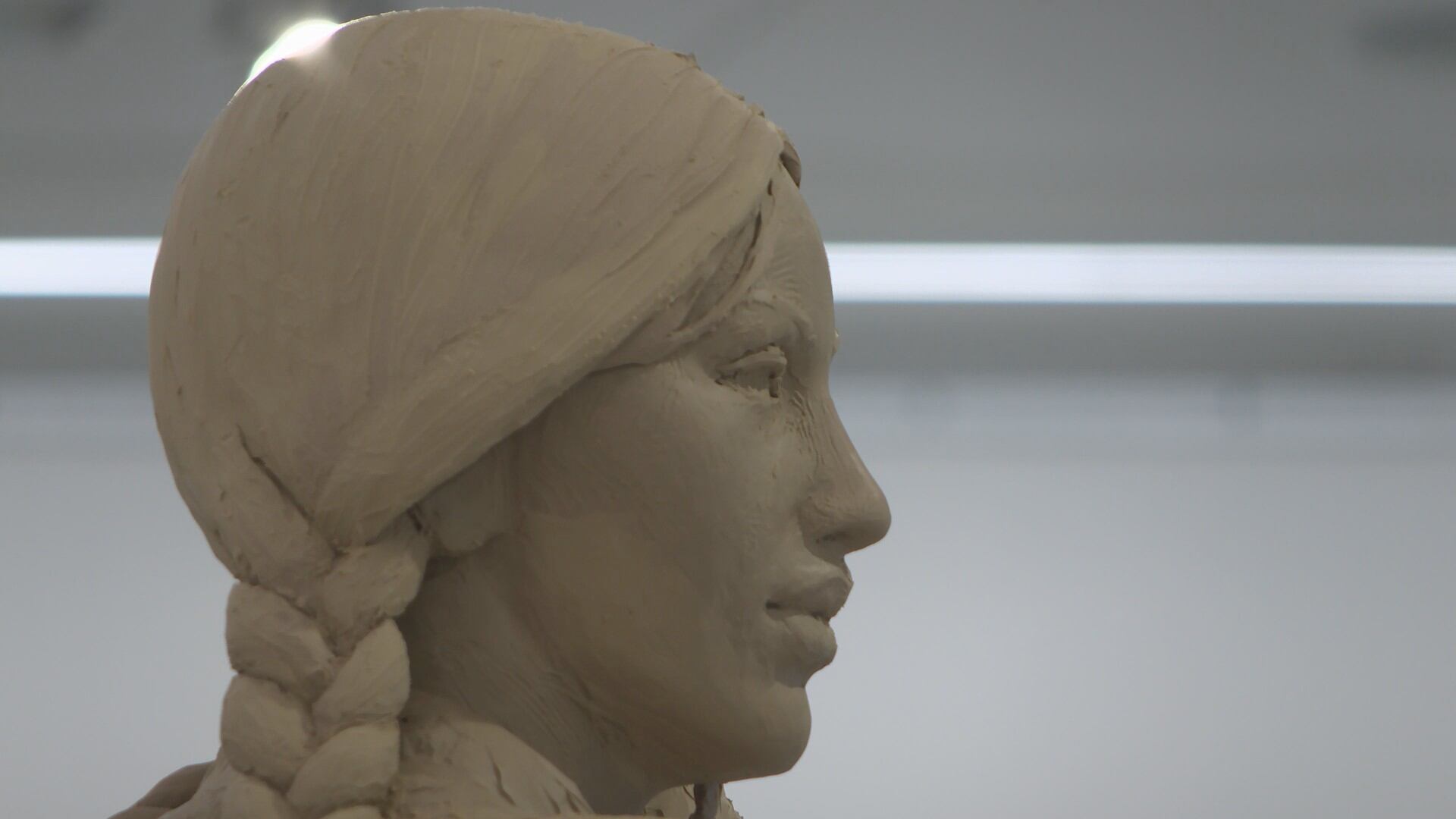 Renowned sculptor creates Pawnee tribute at Stuhr Museum