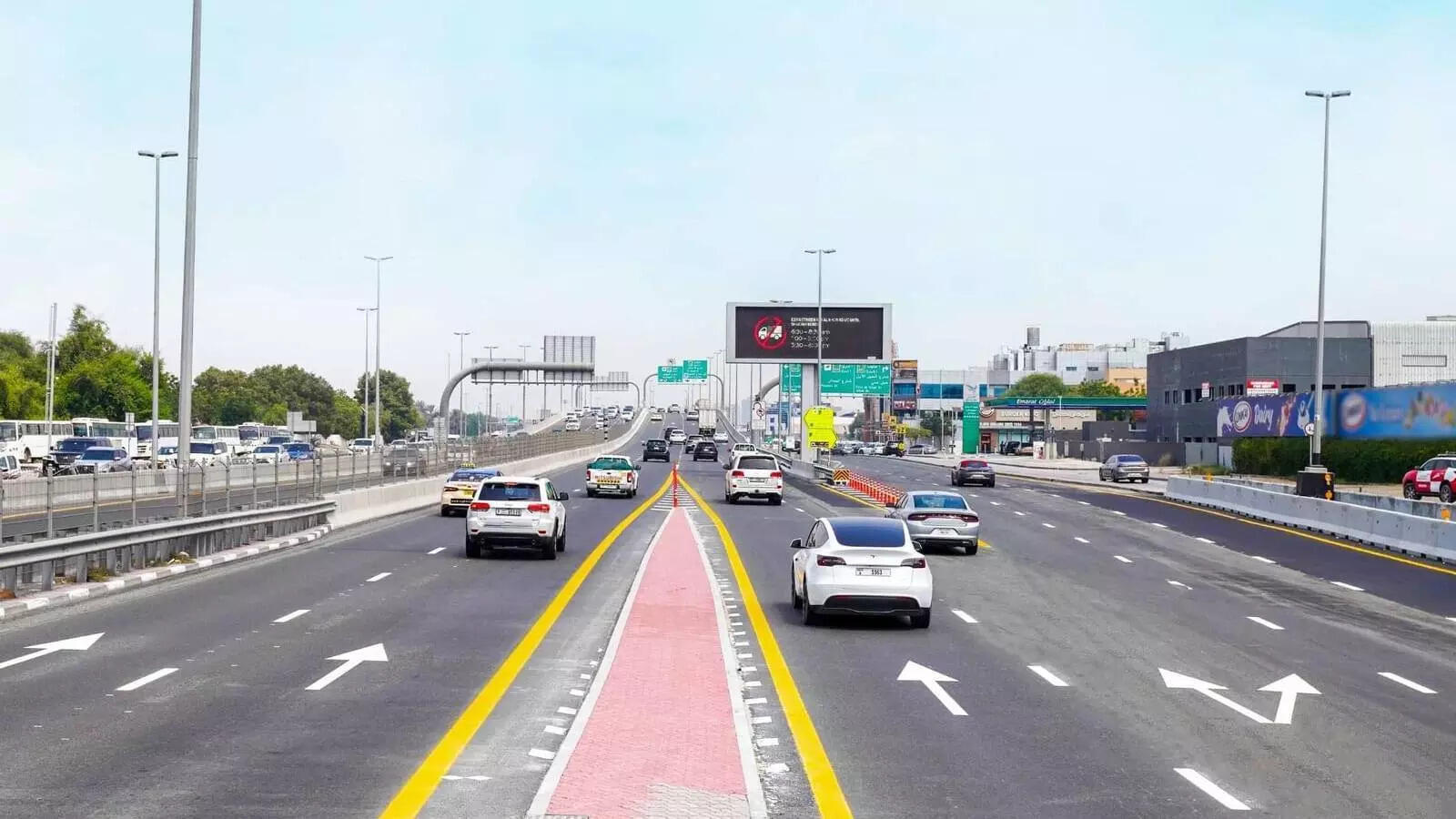 Abu Dhabi rolls out variable speed limits on Sheikh Zayed Road: What ...