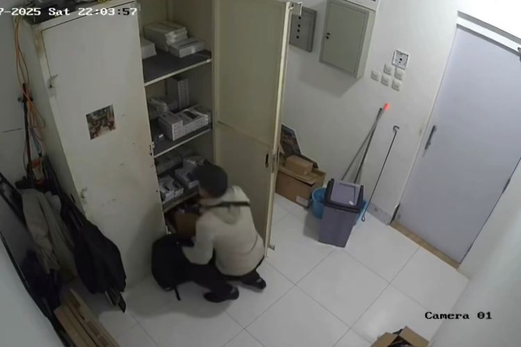 Tidak Punya Modal, Pemilik Konter Berani Rampok 48 Ponsel di Mal Cikarang