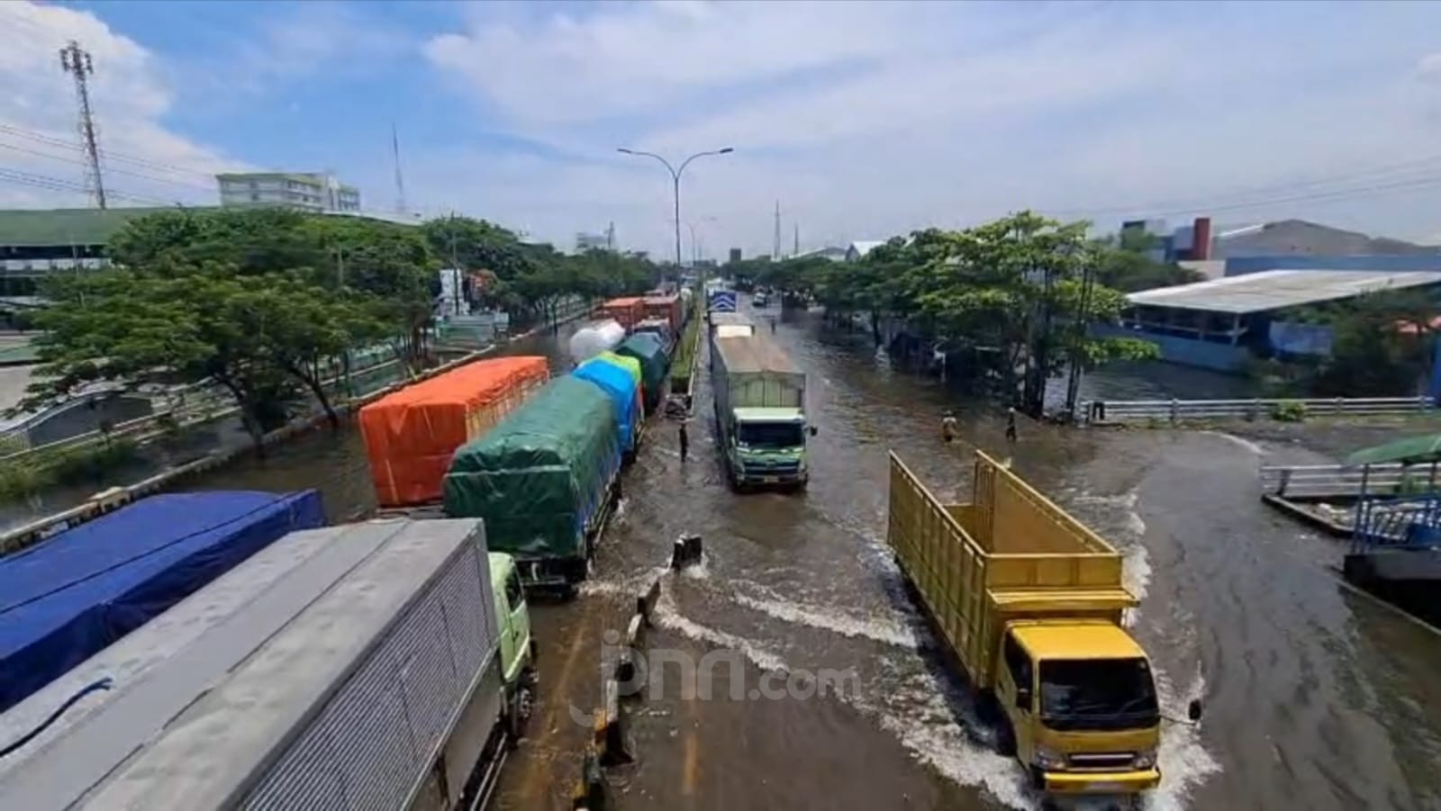 Banjir Menggila, Pantura Semarang Lumpuh Empat Hari