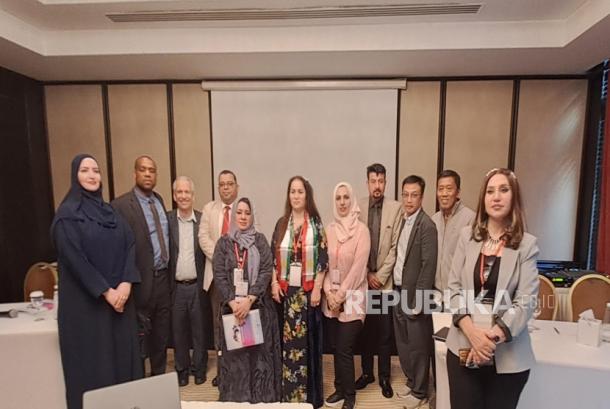 Kaprodi KPI UMJ Tampil di Konferensi Arabiah Dubai