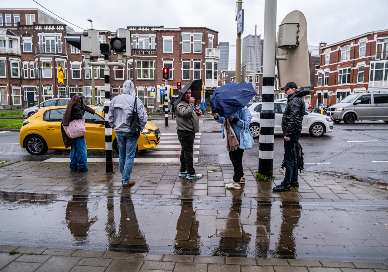 Guur en onstuimig weekend met harde wind en buien