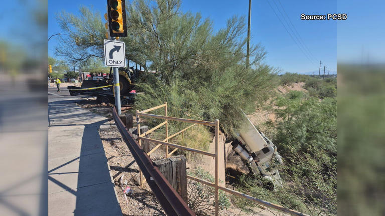 UPDATE: Fatal crash shuts down intersection of River, Craycroft