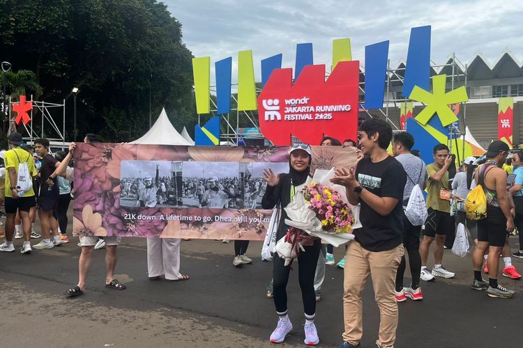 Momen Romantis di GBK: Dhea Dilamar Kekasih di Akhir Jakarta Running Festival