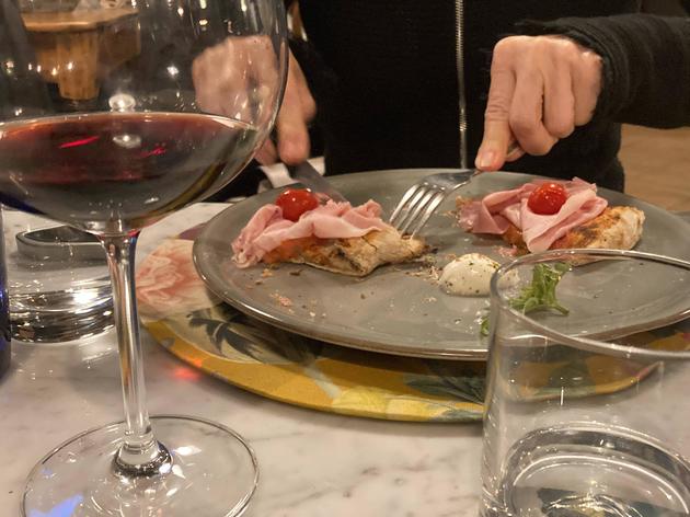 Essen als Alltagszeremonie, wie hier im Piemont bei einer Pizza.