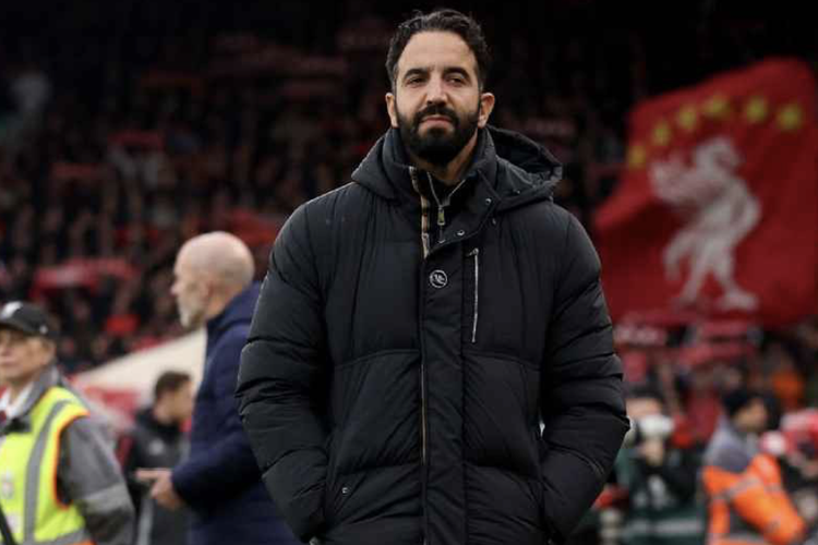 Ruben Amorim Tidak Pedulikan Komentar Arne Slot tentang Gaya Main MU