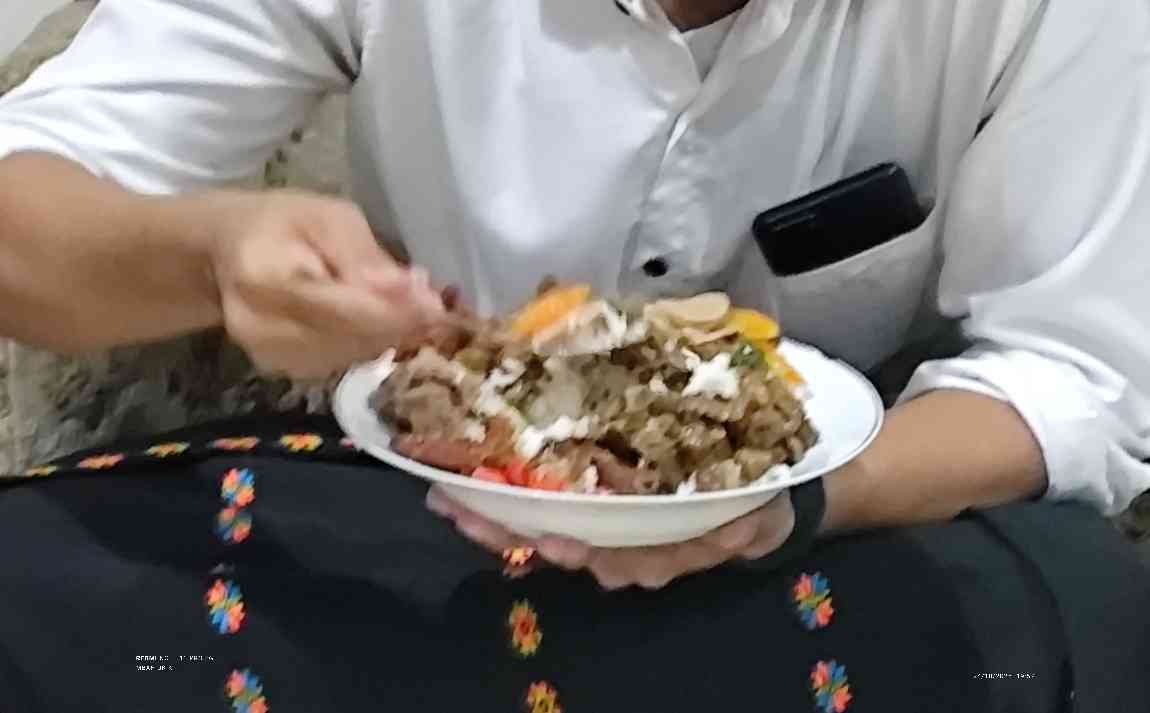 Menikmati Makanan Secara Cukup