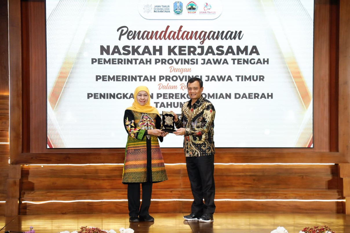 Ahmad Luthfi-Khofifah Tandatangani MoU Perkuat Kemitraan Ekonomi Jateng-Jatim