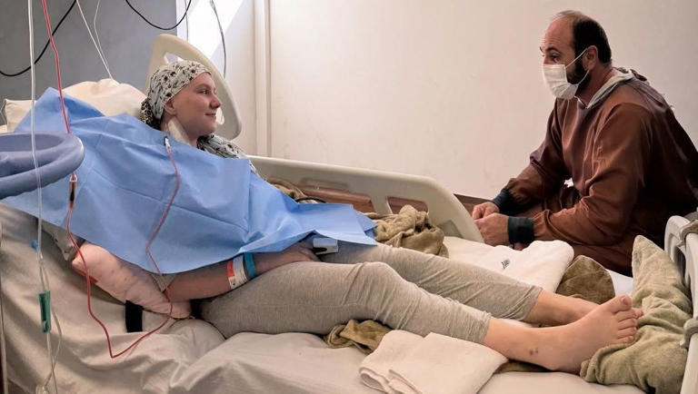 Pai de Isabel Veloso compartilha lembrança da filha em meio à internação