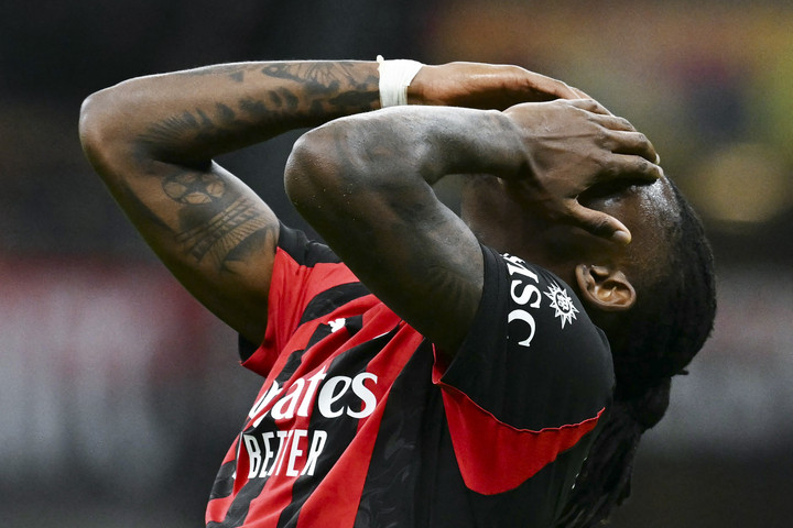 Foto: Gol Injury Time Selamatkan AC Milan dari Kekalahan Pisa