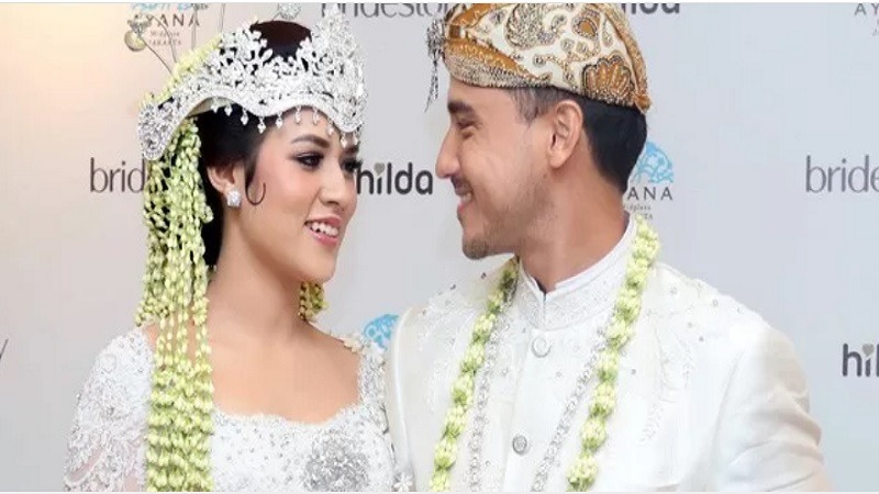 Di Tengah Isu Perceraian, Hotman Tawarkan Raisa Jadi Asistennya