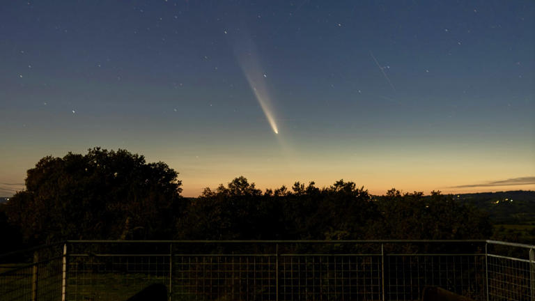 38 Days to Impact? Astronomers Baffled by Coordinated Objects Escorting 3I/ ATLAS Toward Earth