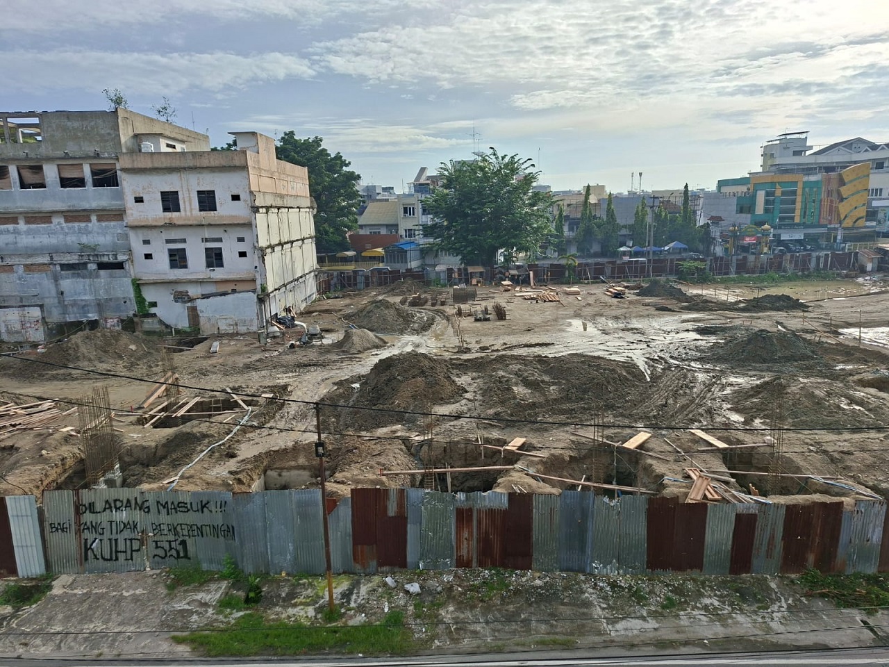 DPRD Medan Minta Proyek Padel di Eks Hotel Garuda Plaza Dihentikan, Dinas PKPCKTR Keluarkan SP1