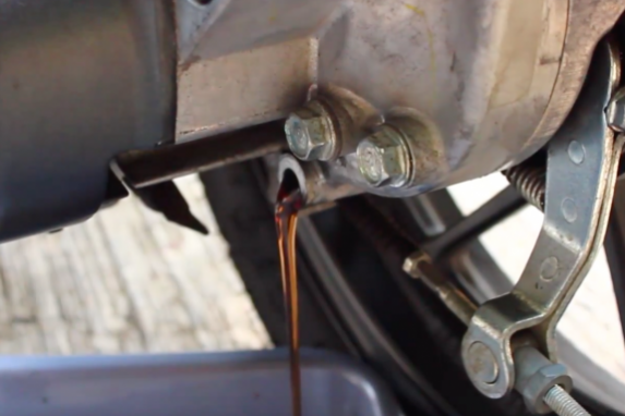 Apa Itu Oli Gardan? Fungsi dan Manfaatnya untuk Motor